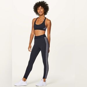 P70. Lululemon Box It Out Tight
Size 6
Black / Heathered Black